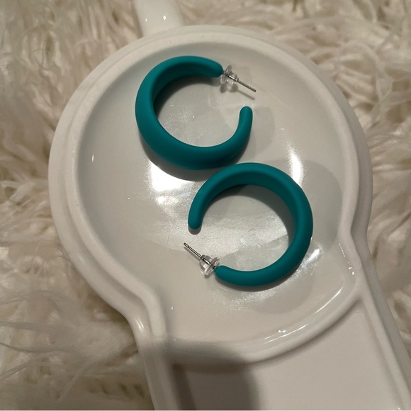 Teal Color Earrings - Picture 5 of 7